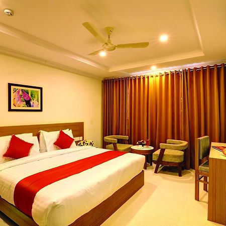 Hotel Floral Park Котаям Екстериор снимка