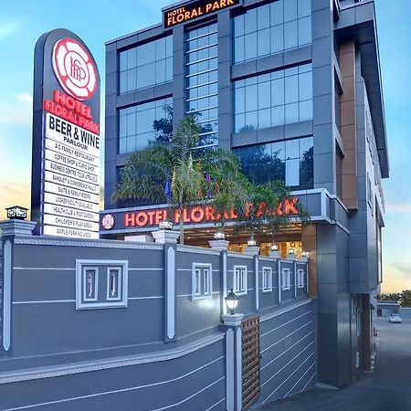 Hotel Floral Park Котаям Екстериор снимка