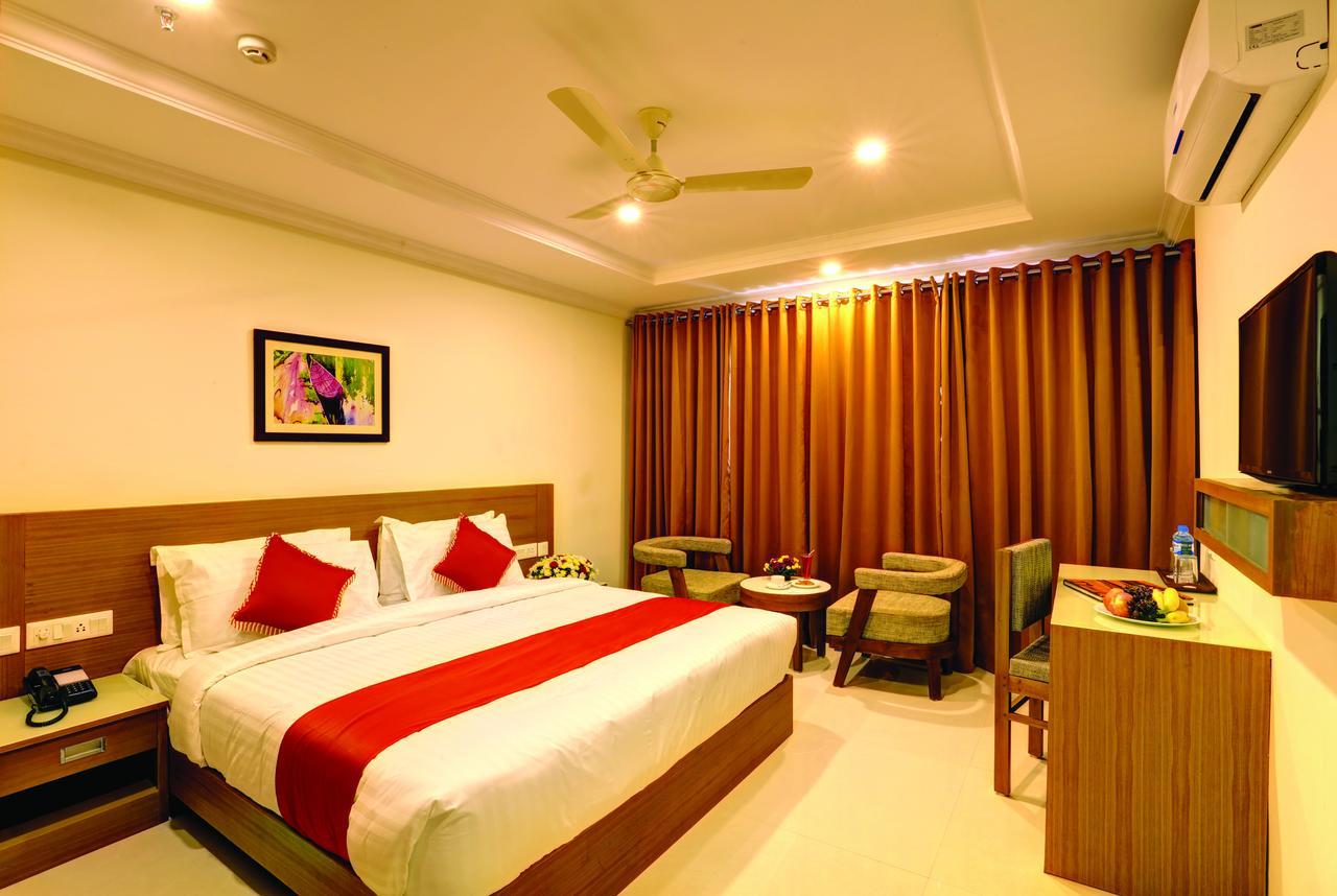 Hotel Floral Park Котаям Екстериор снимка