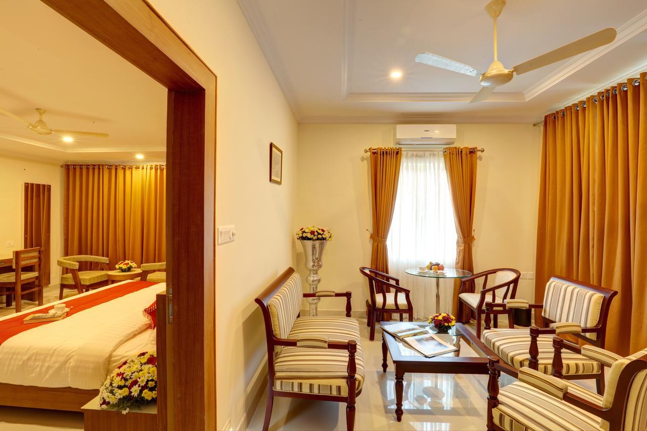 Hotel Floral Park Котаям Екстериор снимка
