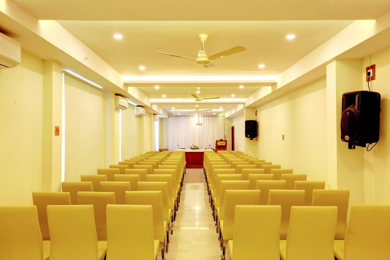 Hotel Floral Park Котаям Екстериор снимка