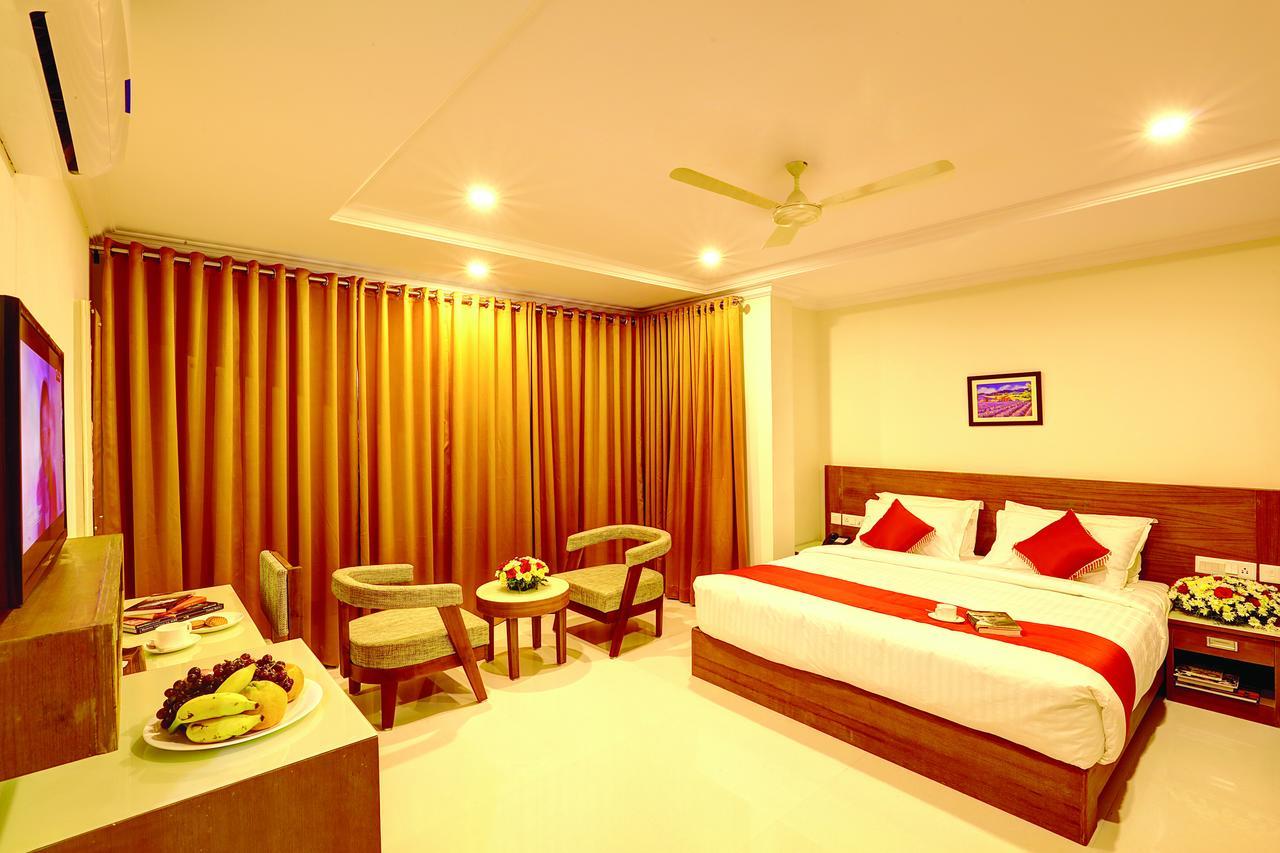 Hotel Floral Park Котаям Екстериор снимка